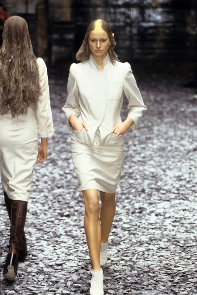 Look 18